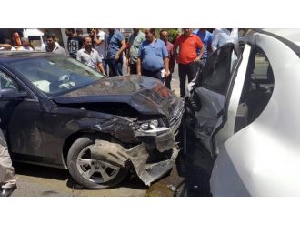 İki otomobil birbirine girdi: 7 yaralı