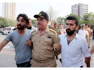 Darbeci amiral, bağış yapmayanları tehdit etmiş