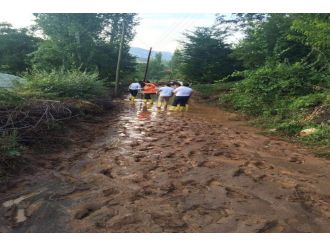 Antalya’da sağanak yağış sele neden oldu