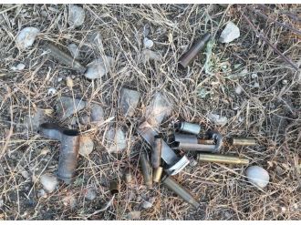 Otomobilden atılan çantadan mühimmat çıktı