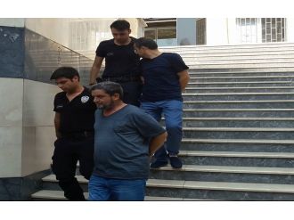 Mümtazer Türköne tutuklandı