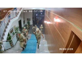Darbeci askerlerin Sakarya Valiliğini bastığı anlar