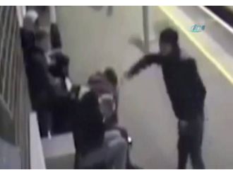 Tren istasyonunda asitli saldırı dehşeti