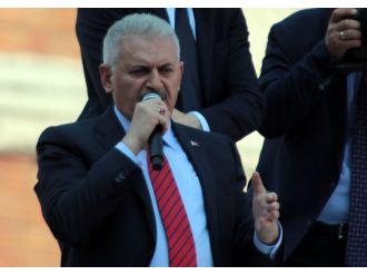 Başbakan Yıldırım, demokrasi mitingine katılan Lefkoşalılara seslendi