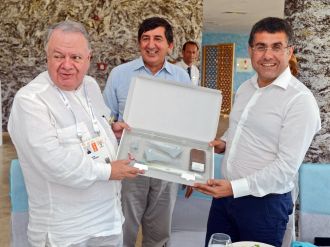 Kolombiya Büyükelçisinden demokrasi mücadelesine destek