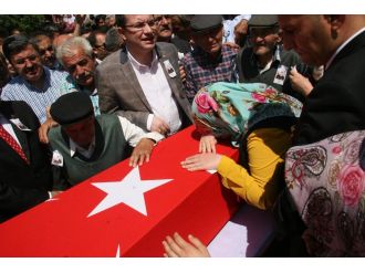 Şehit annesinin feryadı yürek dağladı