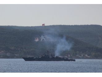 İki Rus gemisi peş peşe geçti