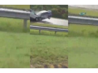 Ters şeritten giden otomobil kazaya davetiye çıkardı