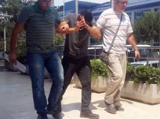 Sahte vali yardım bahanesiyle iş adamını dolandırdı