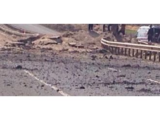 Yola döşedikleri patlayıcıyı kamyon geçerken patlattılar: 1 ölü