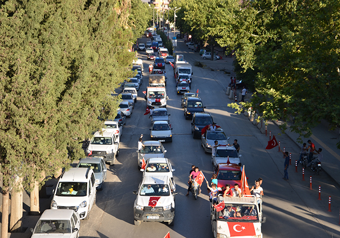 500 Araçlık Konvoy İle Katıldı