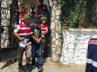 Jandarma arabadan şüphelendi, hırsızları suçüstü yakaladı