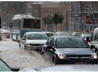 Kuvvetli yağış sele neden oldu