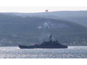 Rus savaş gemisi Çanakkale Boğazı’ndan geçti