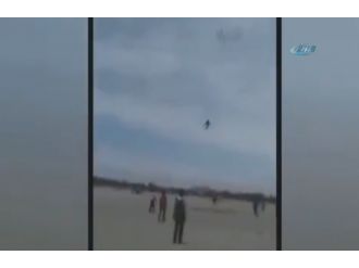 Paraşütle havalanan adam yere çakıldı