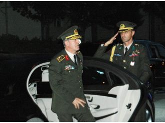 Komutanlardan kahraman astsubayın evine ziyaret