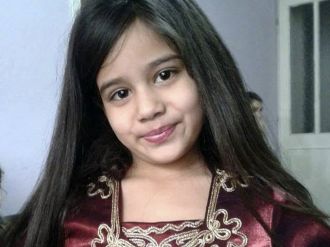 Trafiğe kapalı alanda oynarken, motosikletin altında can verdi