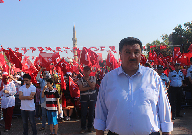 Ekinözlüler Demokrasiye Omuz Verdi