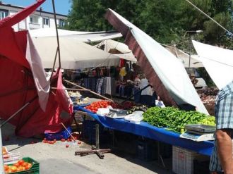 Helikopter halk pazarını birbirine kattı