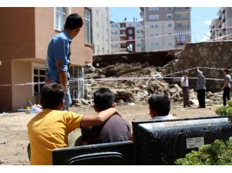 Evleri de, hayalleri de yıkıldı