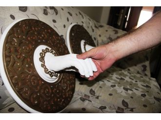 Alçıdan eli Gülen’in eli diye öpüyorlarmış !