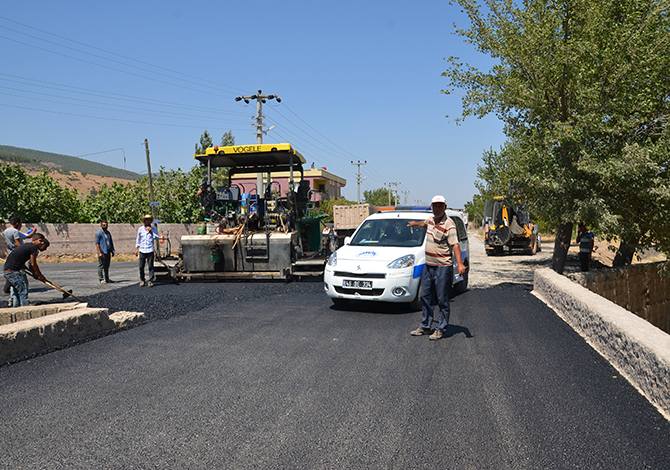 Türkoğlu’nda Sıcak Asfalt Çalışmaları Devam Ediyor