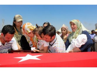 Şehit Uzman Çavuş Kara, gözyaşlarıyla toprağa verildi