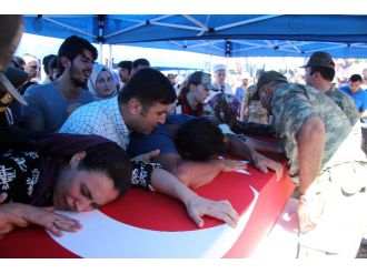 Şehit eşinin feryadı yürek burktu