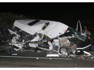 Minibüs askeri araçla çarpıştı: 5 yaralı