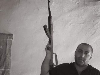 Eşini vurmayı alışkanlık haline getirmiş