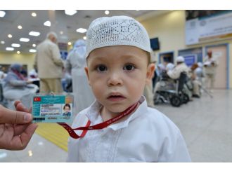 2 yaşındaki hacı adayı