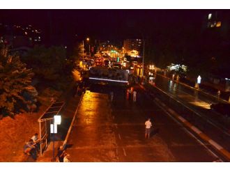 TIR dehşet saçtı: 2 yaralı