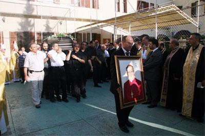 Padovesenin cenazesi alkışlarla uğurlandı