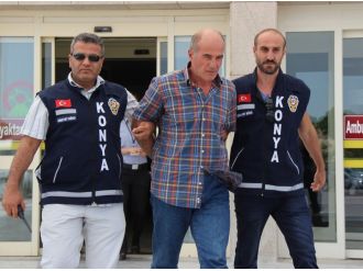 Kızını ve damadını öldürdü