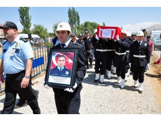 Şehit polis memuru dualarla uğurlandı