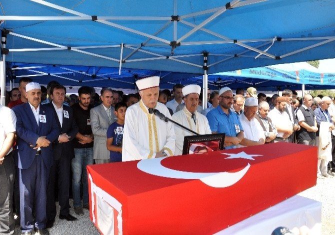 Şehit polis memuru dualarla uğurlandı