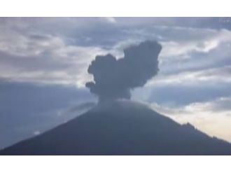 Yanardağdan püsküren volkanik küller böyle görüntülendi