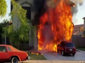 Garajda başlayan yangın bütün evi sardı