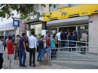 PTT önünde şifre kuyruğu