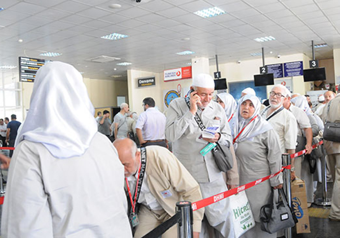 İlk Hac Kafilesi Uğurlandı