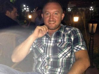 Genç iş adamı bileklerini keserek intihar etti