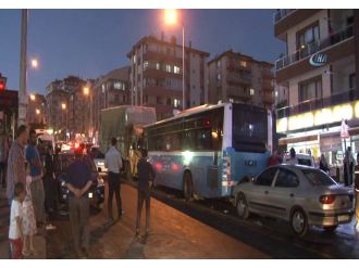 6 araç birbirine girdi 8 kişi yaralandı: Kaza anı kamerada