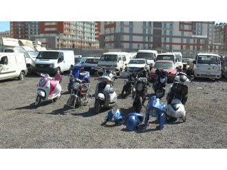 Çaldıkları 9 motosikletle yakalandılar