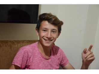 Clinton’un burnunu sıkan ’Erkan bebek’ futbolcu olmak istiyor