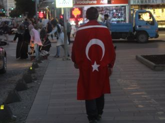 Darbecileri protesto ediyor: Şimdi Sakarya’da