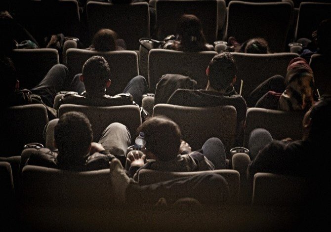 Piazza'da 8 TL’ye sinema keyfi