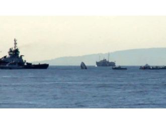 Sahil Güvenlik botu enkazı denizden görüntülendi