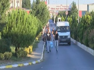 Mahkumlar tahliye olmaya başladı