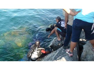 Tekneye binmek isterken denize düşüp boğuldu