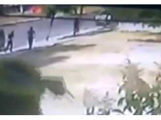 ’Polisiz’ diyerek gasp yaptılar, kameraya yakalandılar